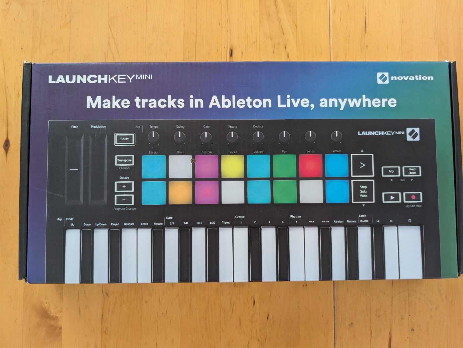 Novation Launchkey Mini Mk3 25 Mini-key Midi Keyboard - BARELY USED