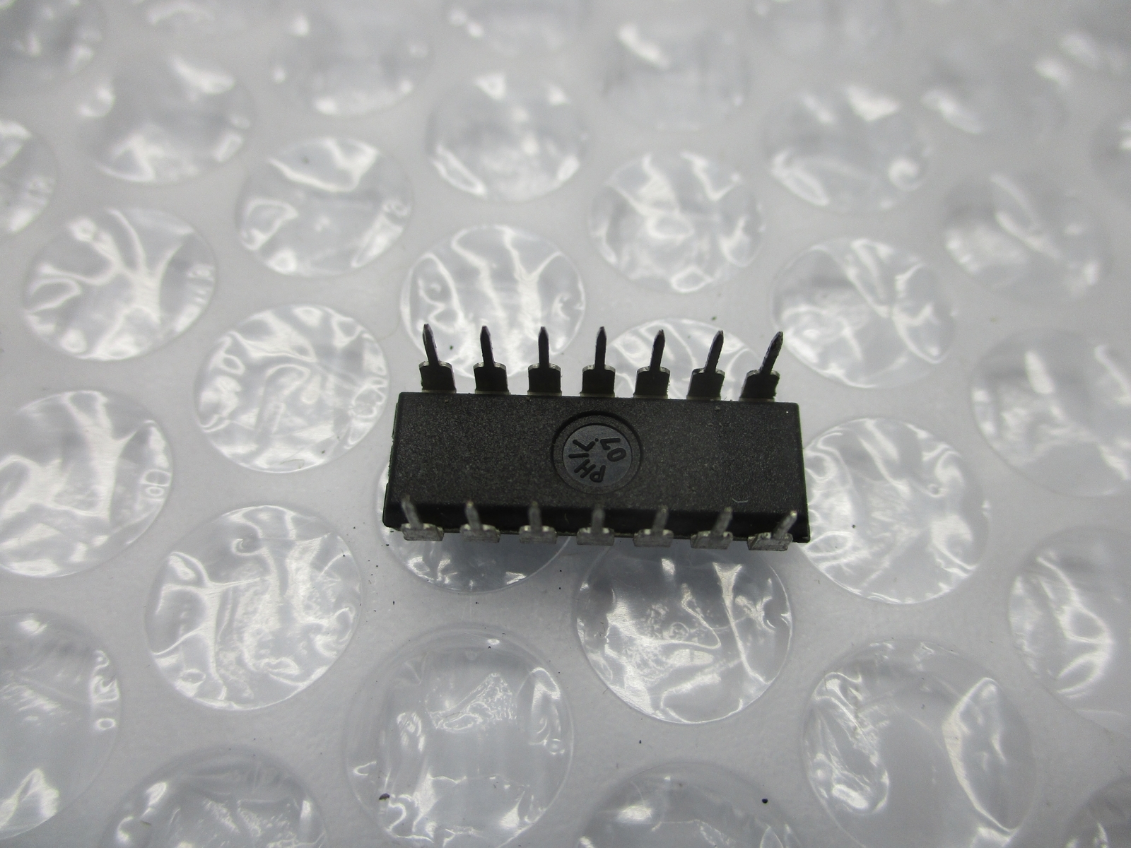 MOTOROLA SN74LS74AN INTEGRATED CIRCUIT NSNP