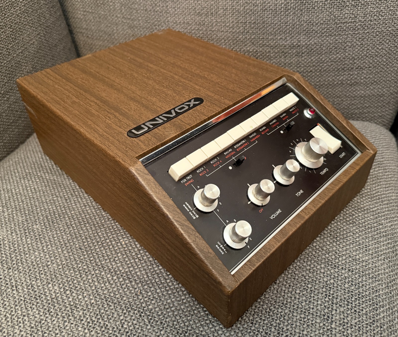 Univox SR-55 1970s Rhythm Drum Generator Machine. Tested!