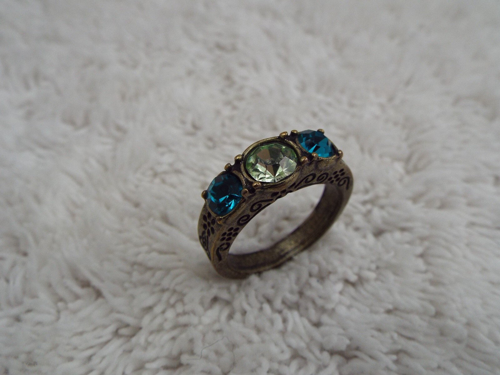Brasstone Teal Green Rhinestone Ring ~ Size 10 (J38)