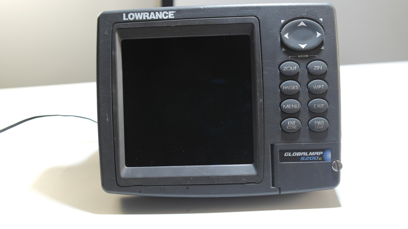 USED lowrance 5200c globalmap not include other accessories.