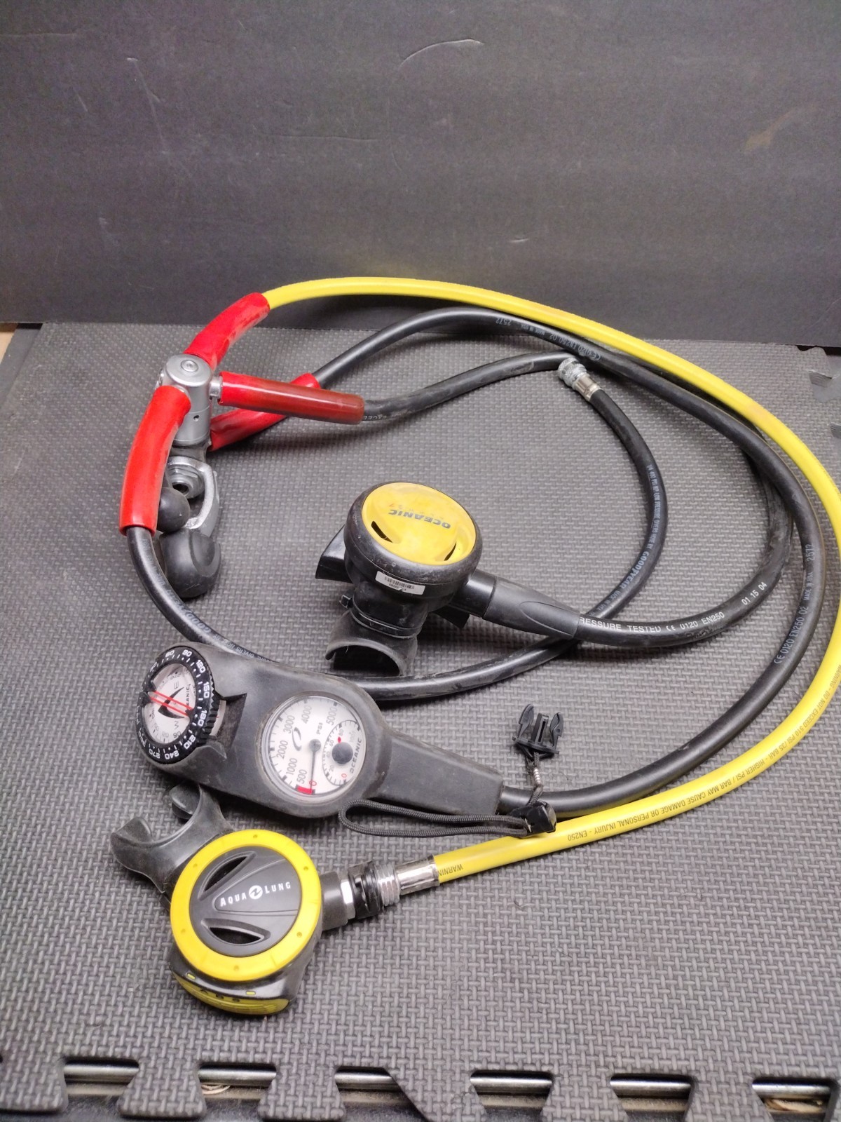 Aqualung and Oceanic Regulator  FREE SHIPPING