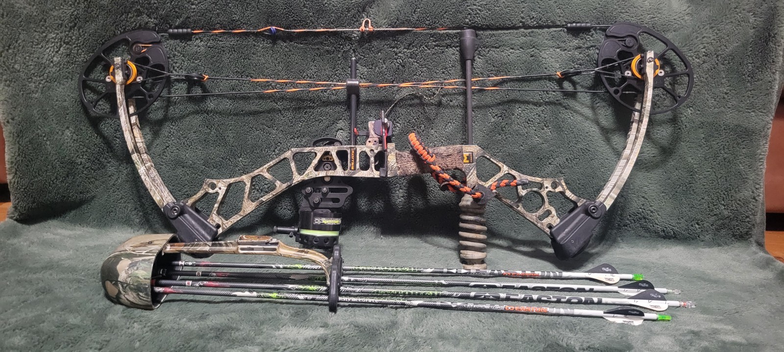 mission ballistic 70lb, 28in draw, fully loaded with string addiction string.