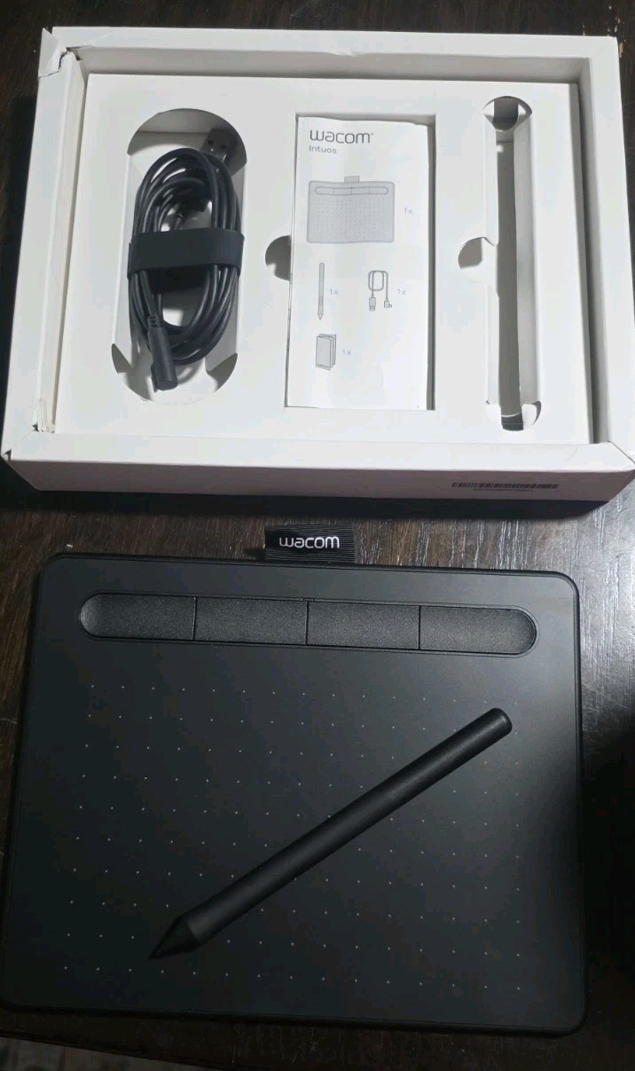 Wacom Intuos Digital Drawing Tablet with Pen - Black