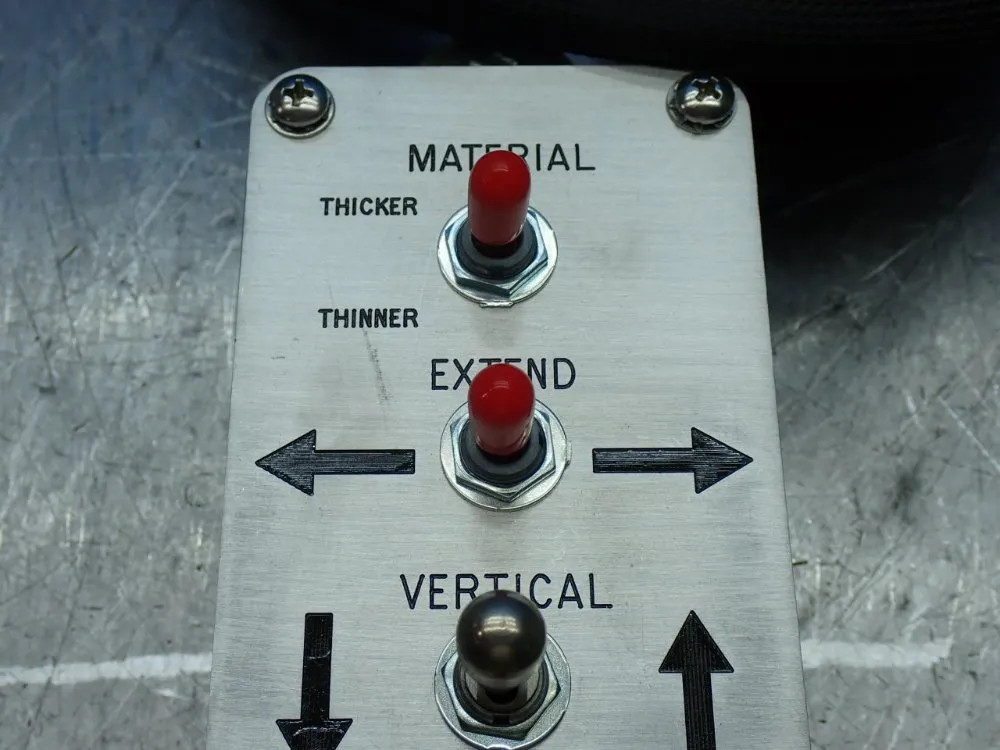 ROADTEC RIGHT HAND SIDE REMOTE BOX. 202937-03-C24