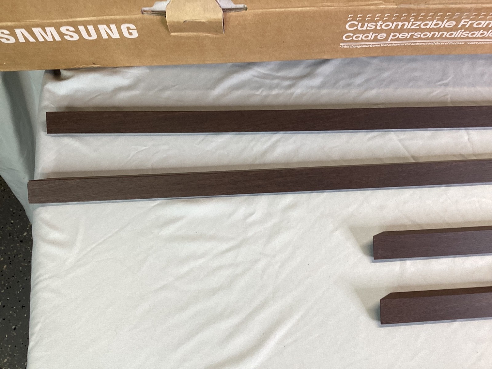 Samsung VG-SCFF65BWBZA 65" The Frame Customizable Bezel - Modern Brown - READ