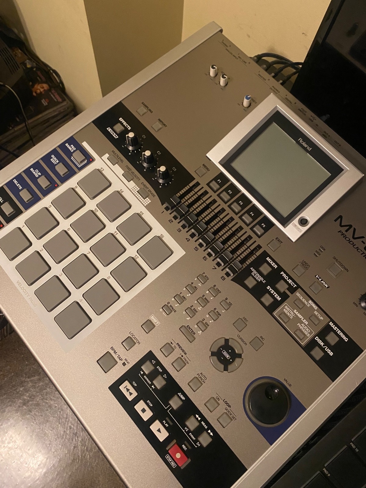 Roland  MV-8000 Production Studio Sampler MIDI Sequencer Workstation