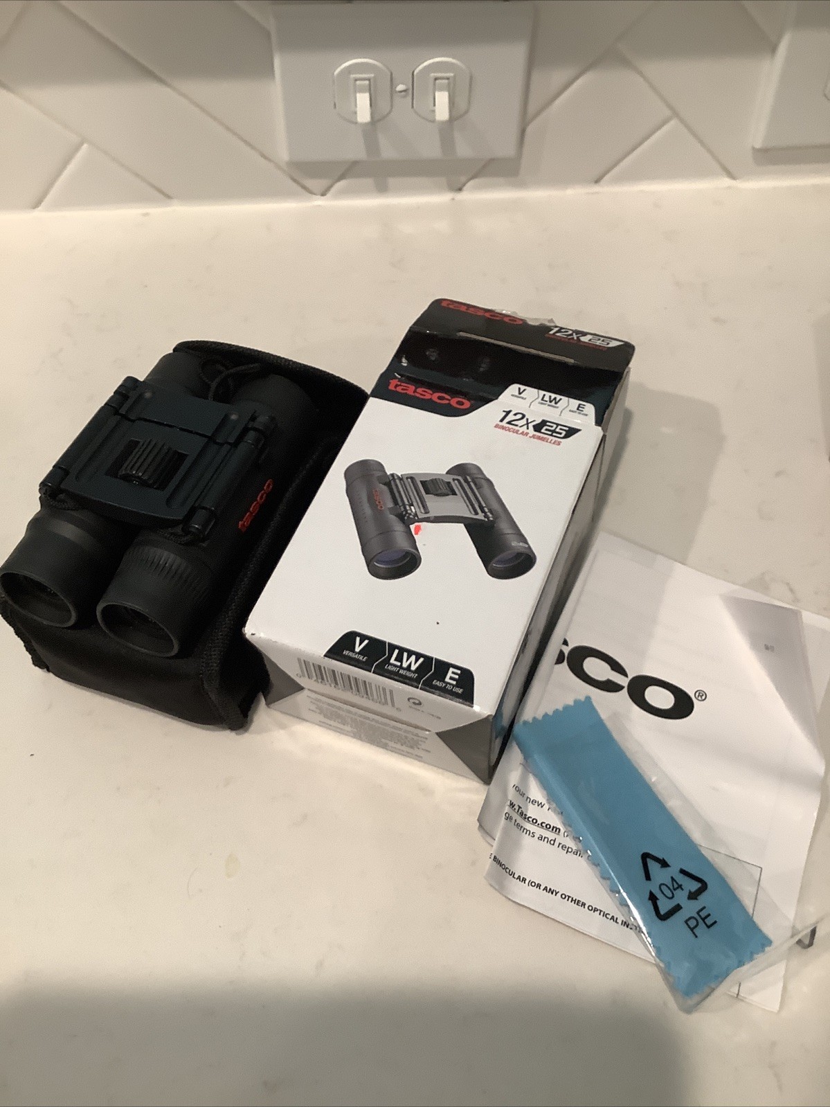 TASCO 12x25 Black Compact Binoculars and Case 240feet 1000Yards 79m 1000m #178RB