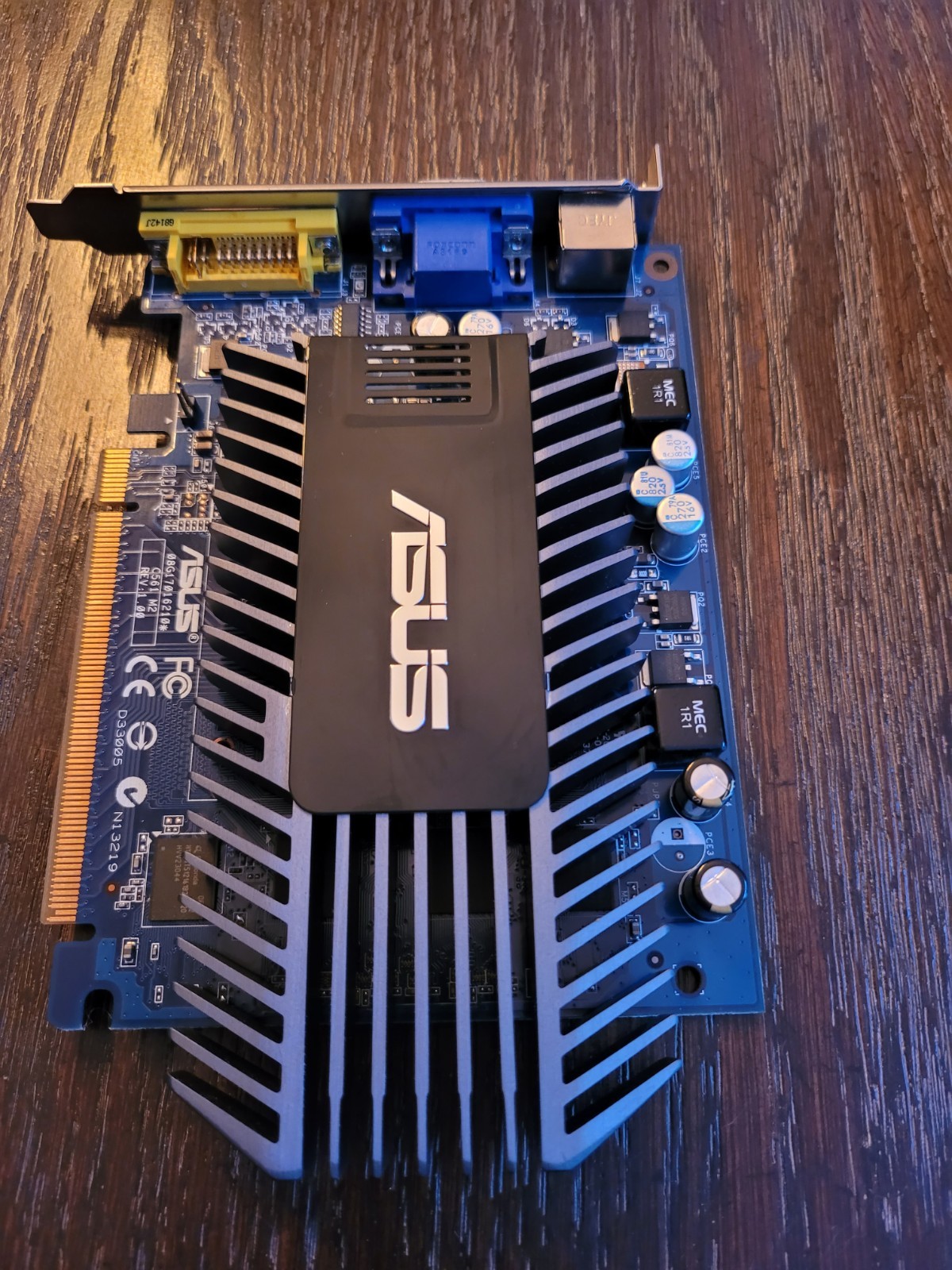 ASUS EN8400GS Silent/HTP/512MB Graphics Card