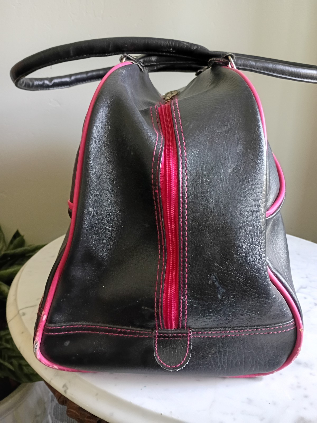 Vintage LULULEMON x Athletica RARE Bowling Style Gym Duffle bag Black Hot Pink