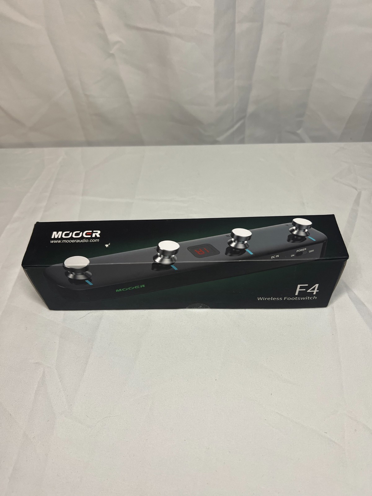 Mooer F4 Wireless Footswitch MIDI Bluetooth Controller w/ USB Cable and Box