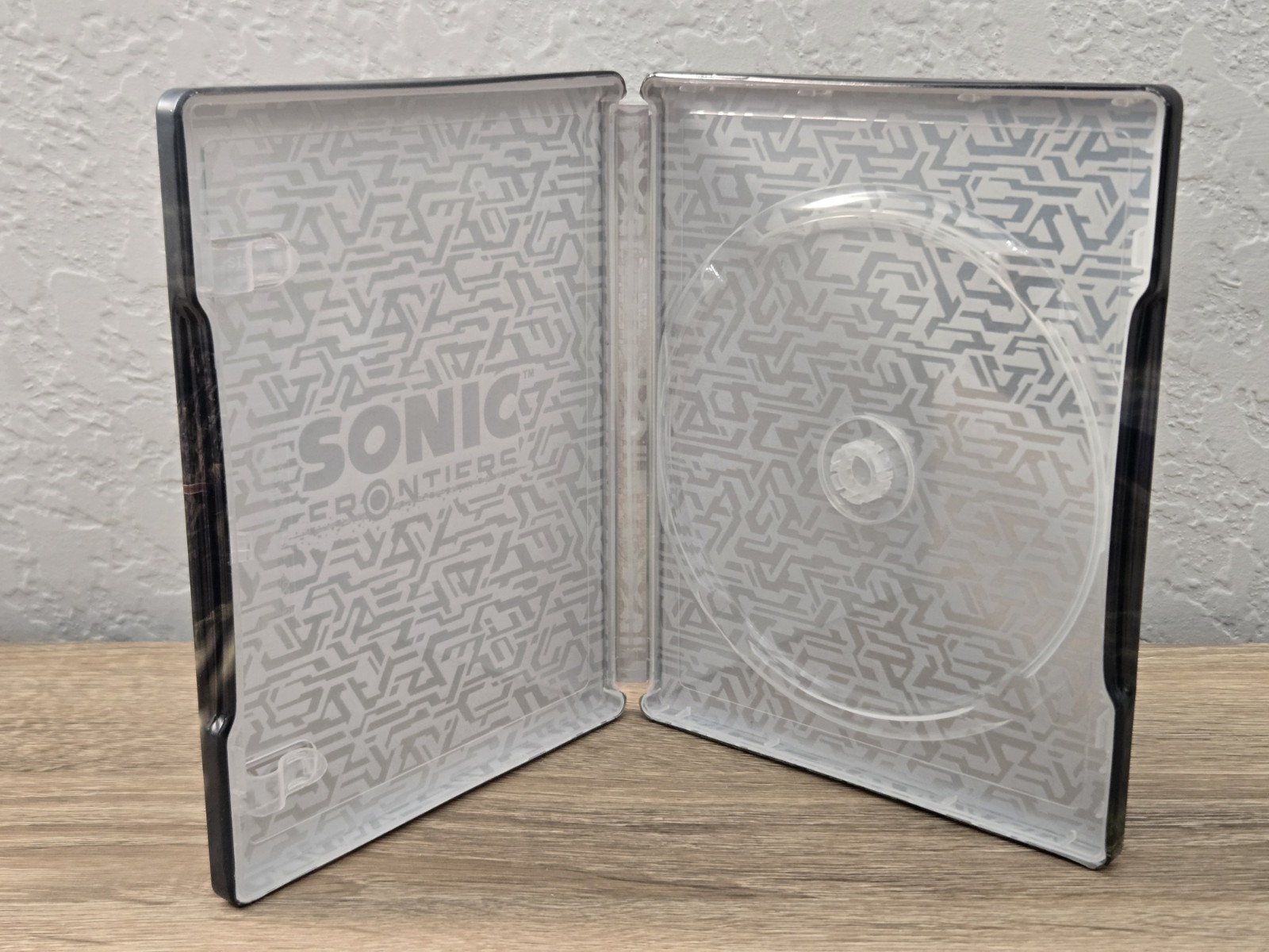 SONIC Frontier Steel Case (EMPTY) + Sonic Superstars Acrylic Display EXCLUSIVE