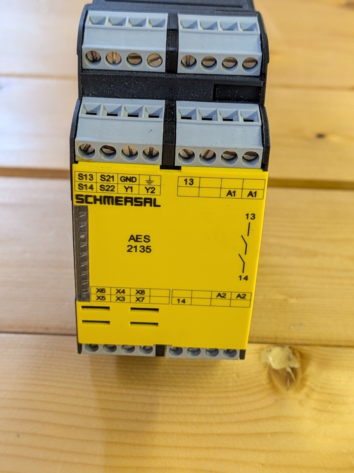 Schmersal AES 2135 Safety Relay Module 24-230V AC/DC Used Working