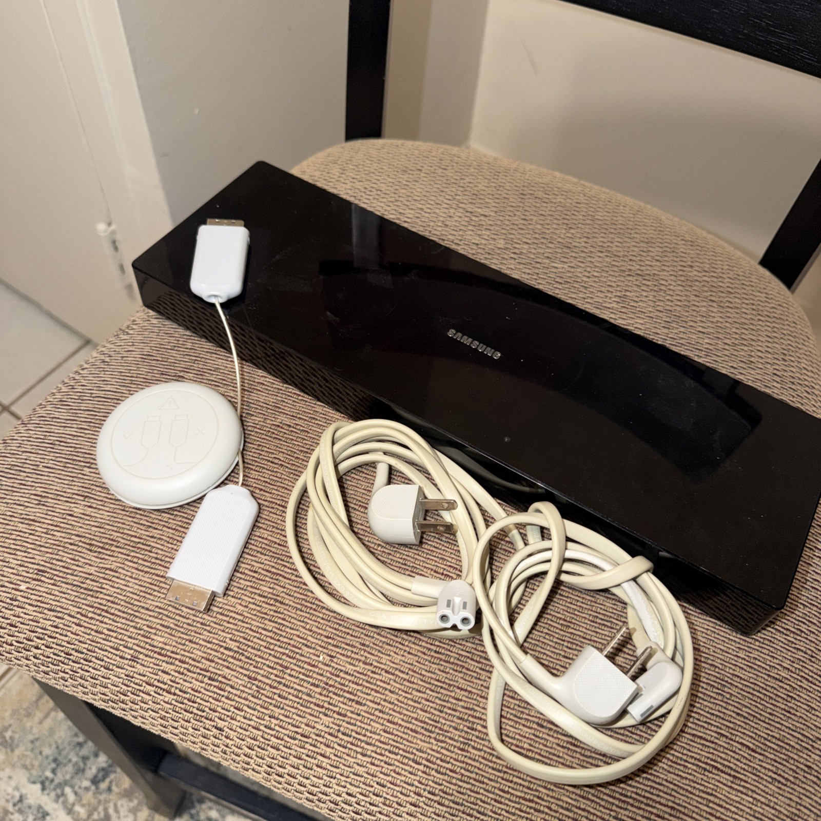Samsung One Connect TV Box SOC1000MA BN96-44749J w/ Connect Cable & Power Cord