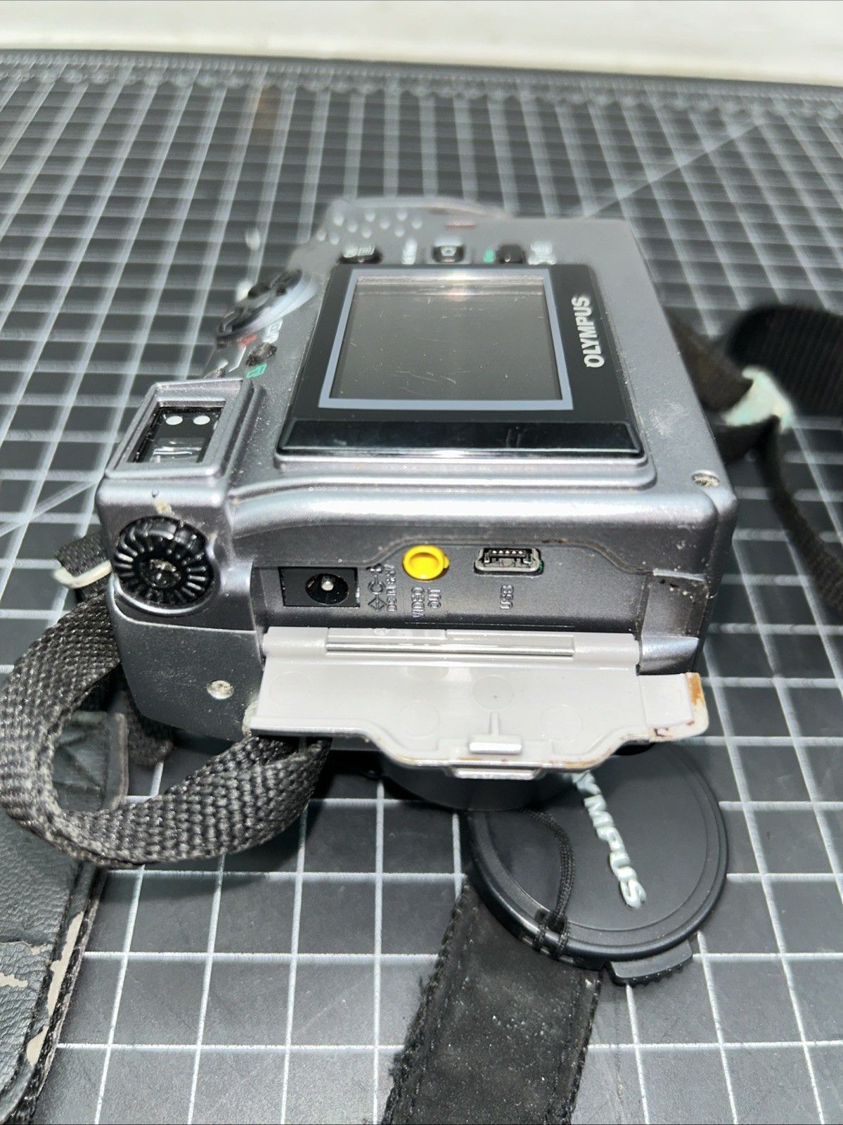 Olympus CAMEDIA C-4000 Zoom 4.0MP Digital Camera TESTED