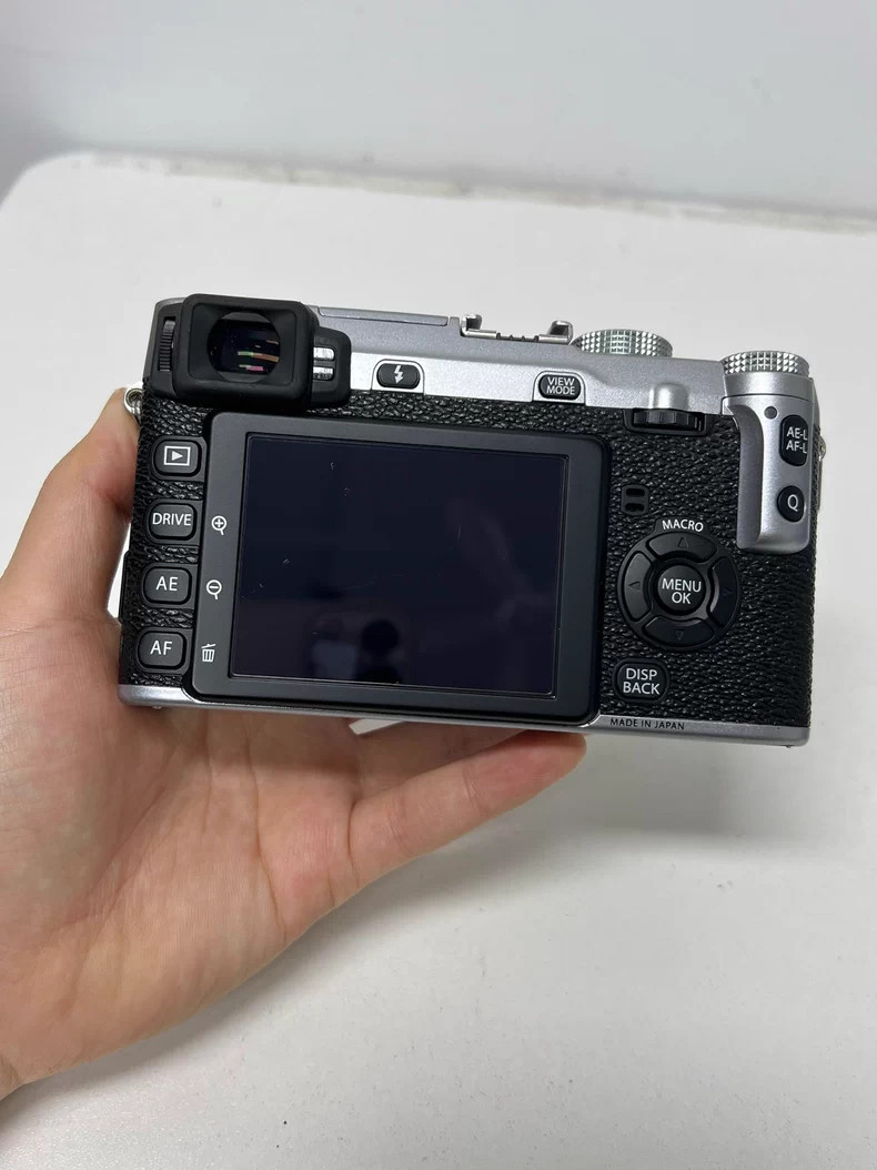 Fujifilm X-E1 16MP Mirrorless Digital Camera Body Silver 95%New