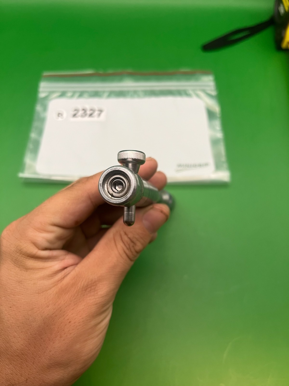 Autococker Bolt