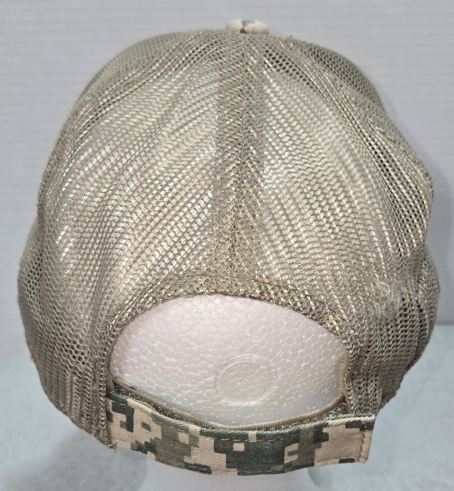 Spider wire Camouflage Fabric Tan Mesh Trucker Hat Cap Hook Loop READ