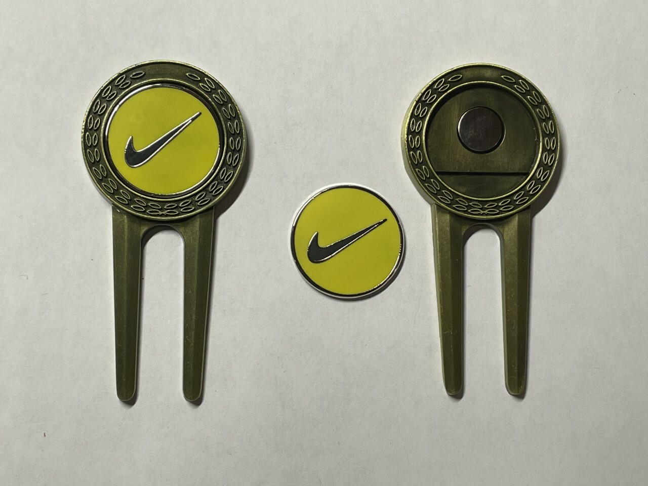 (1) Nike Swoosh Metal Divot Tool & 1" Flat Coin Style Golf Marker - A Beauty!