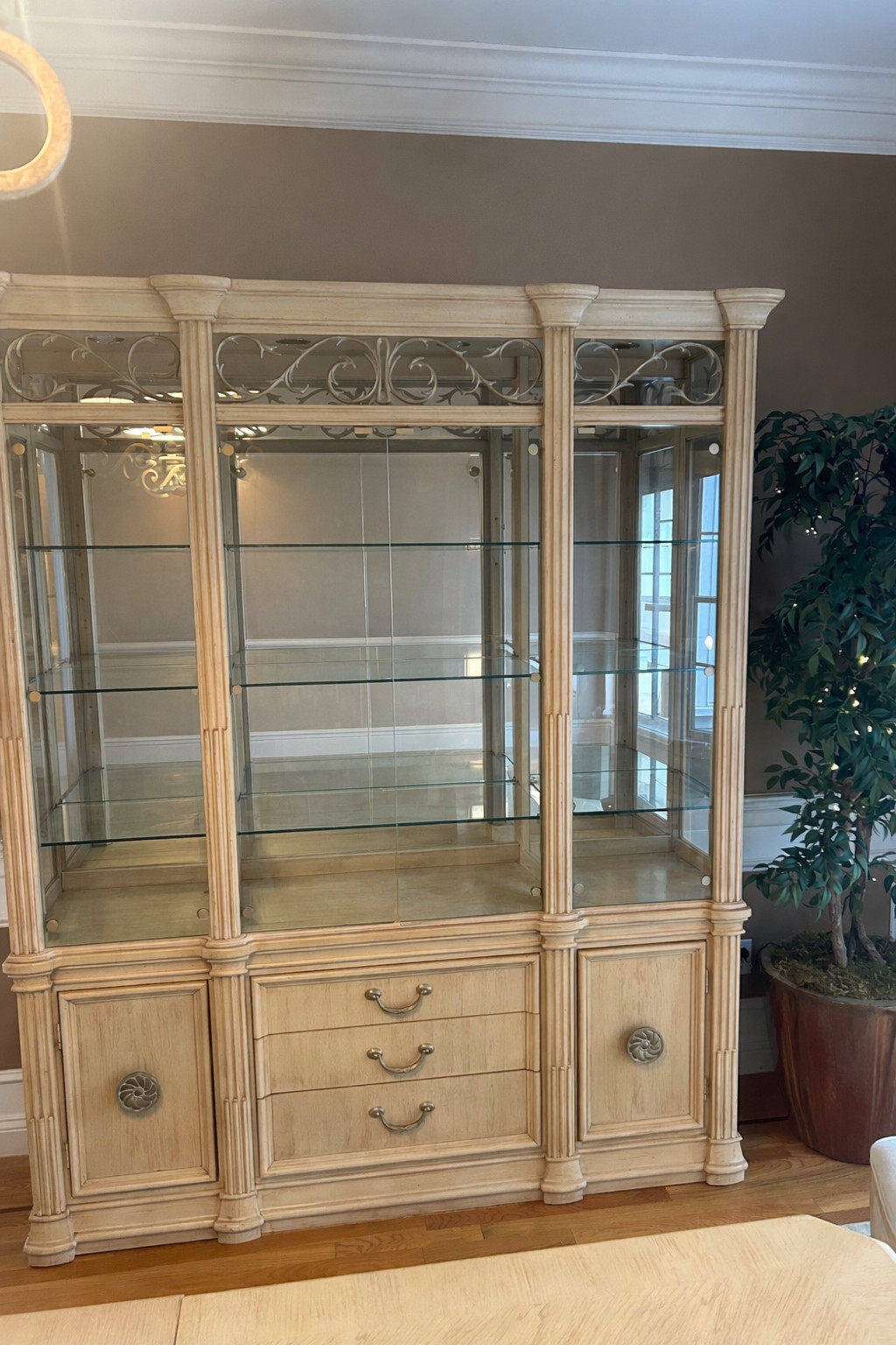 11 piece bernhardt dining room set - plus 2 leaves to extend the table.