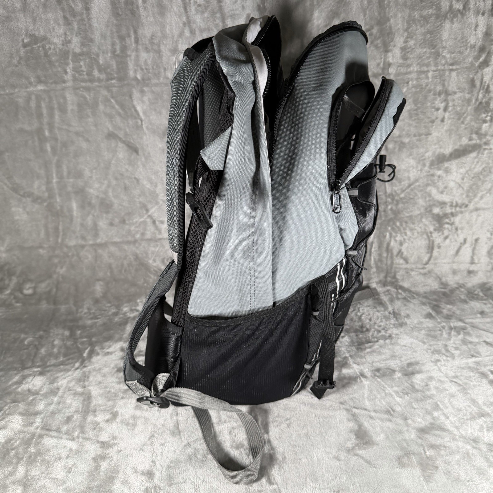 COCHLEAR Recipient Backpack Rucksack Grey Gray Black Bag P743078 24L