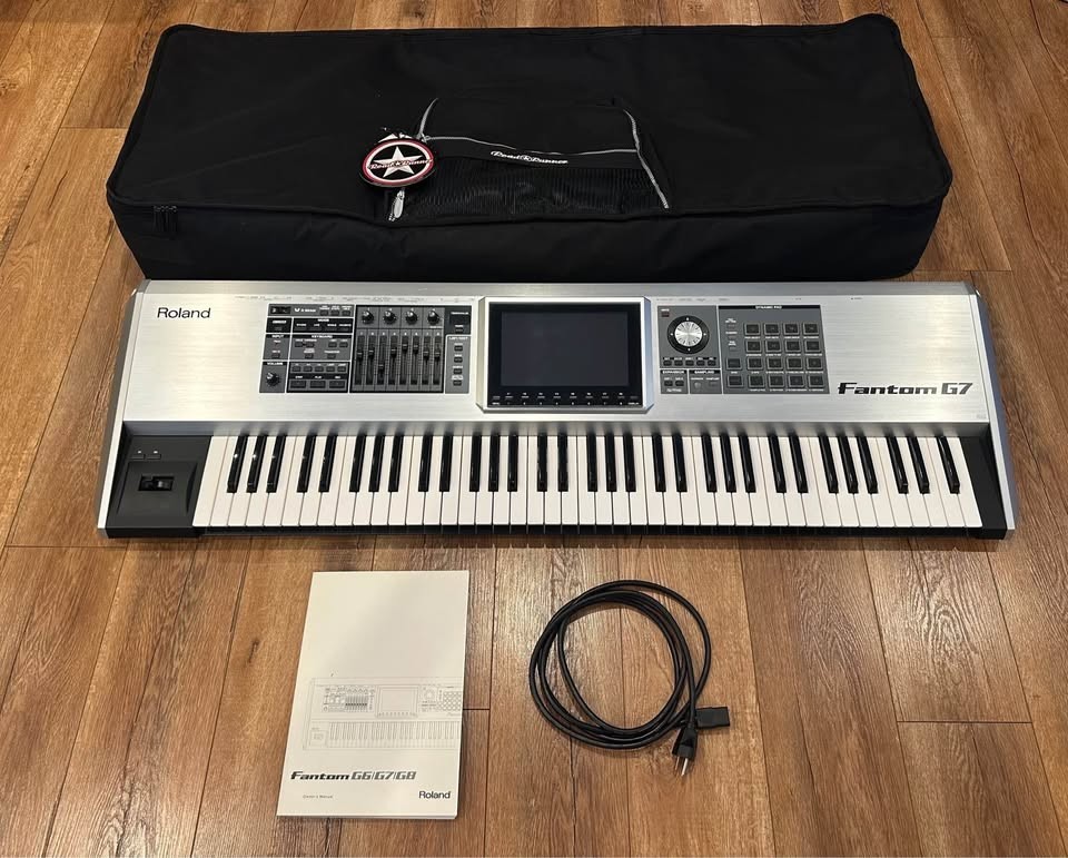 Roland Fantom G7 Music Workstation 76 Keys........EXCELLENT