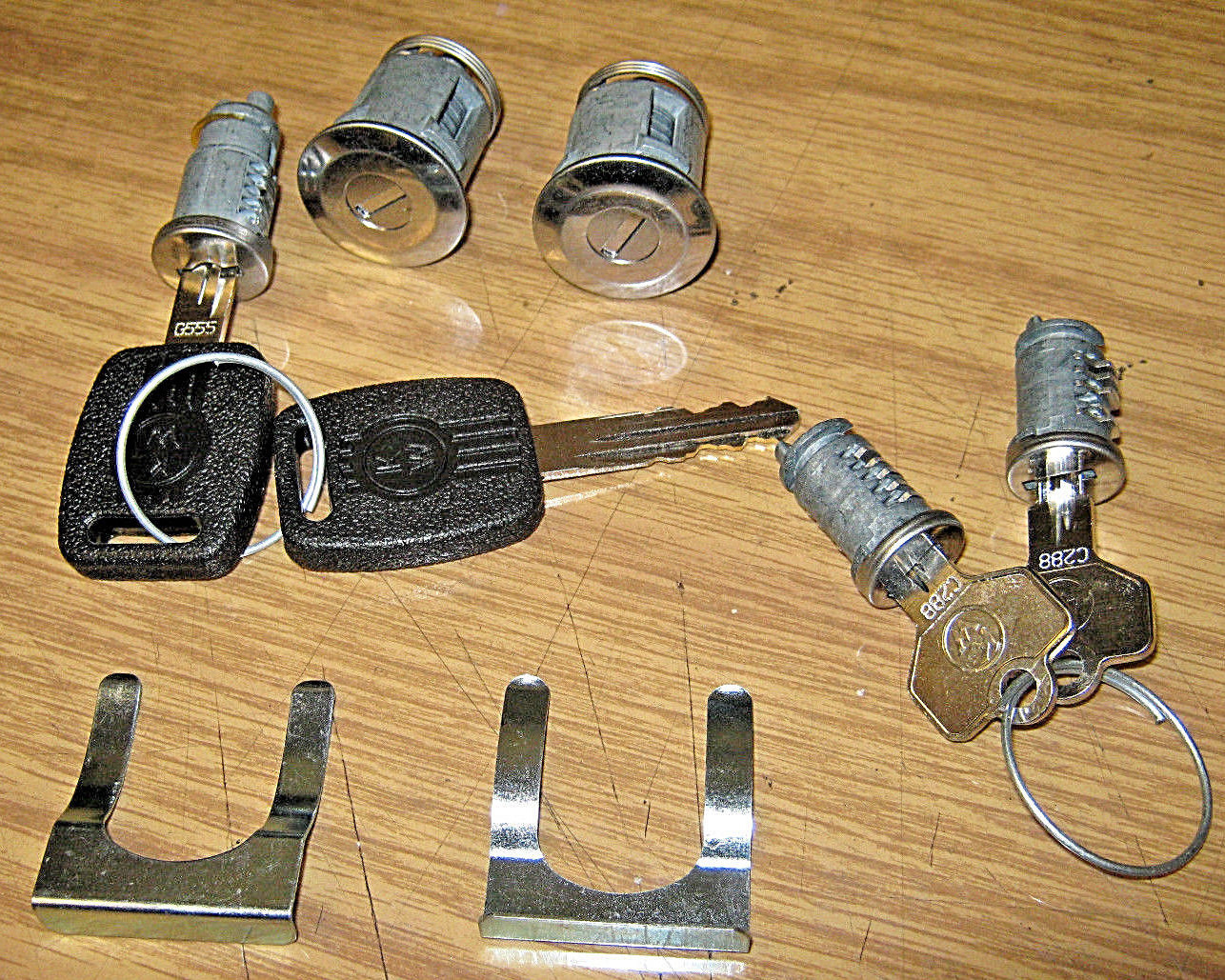 *NEW*  SET of KENWORTH OEM KEYED ALIKE TOOL BOX , DOOR LOCKS & IGNITION LOCKSET