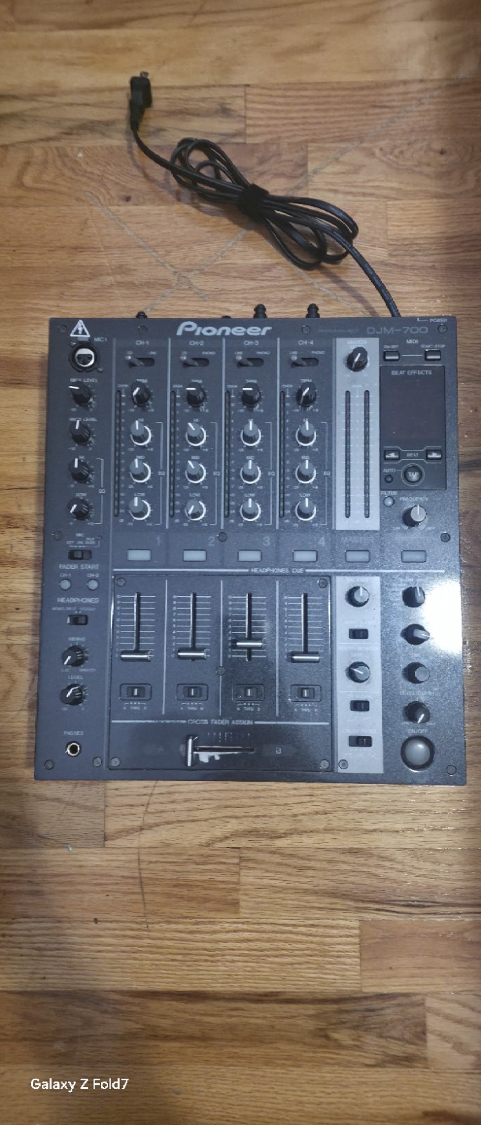 Pioneer DJM-700 4-Channel DJ Mixer Professional
