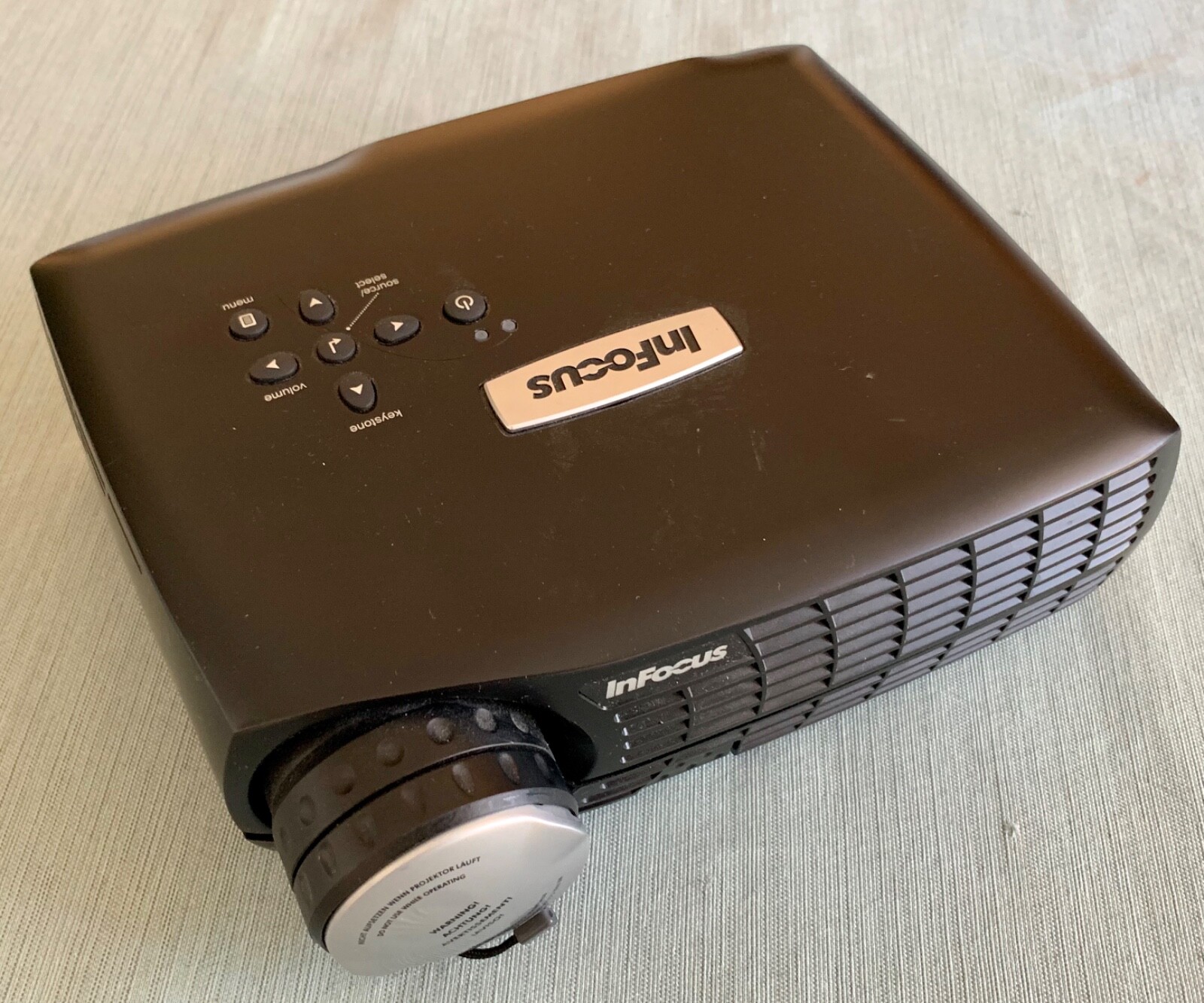 InFocus IN10 Portable DLP Projector LP-70