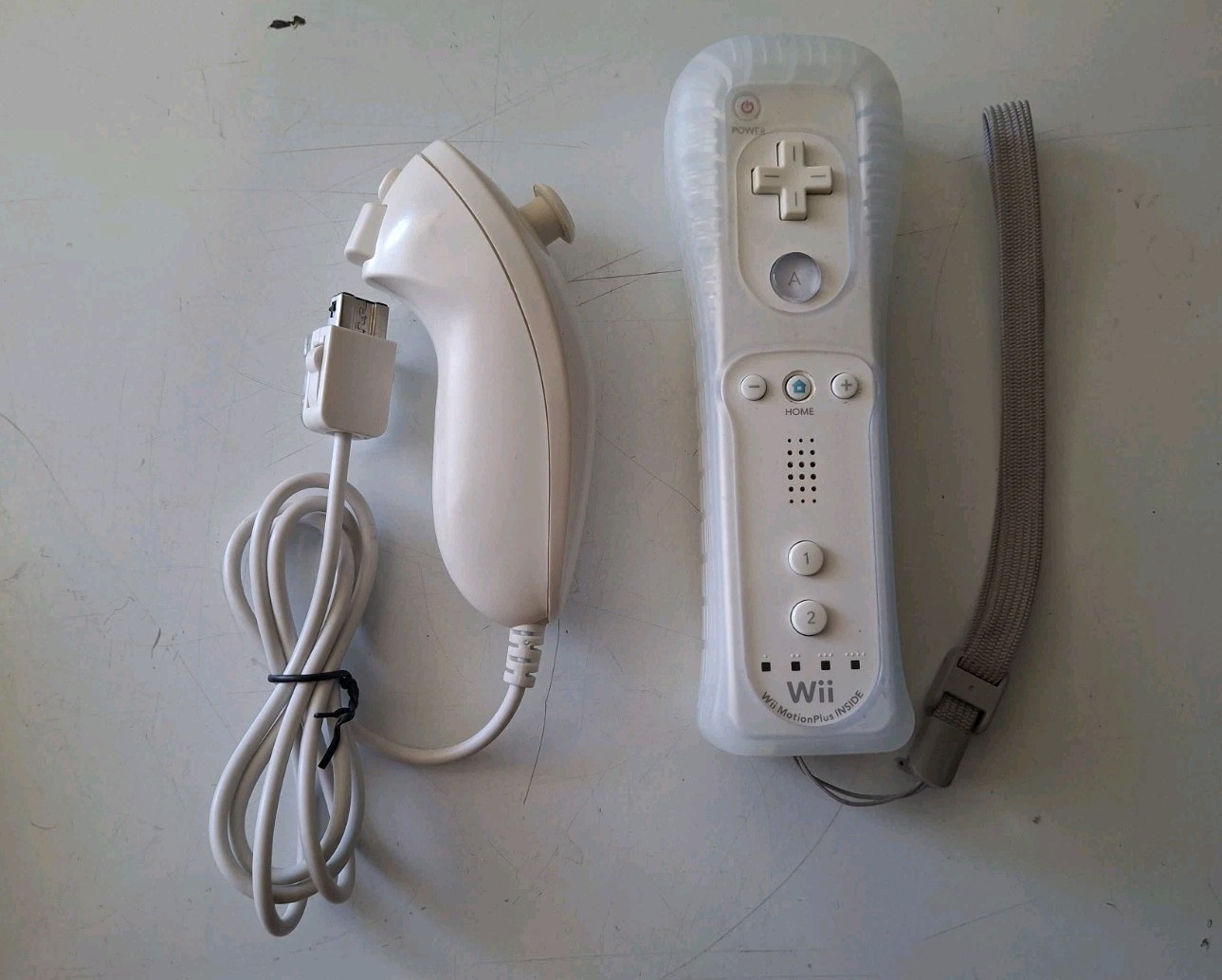 Nintendo Wii White Motion Plus Controller w/ Nunchuck, Silicone Sleeve & Strap