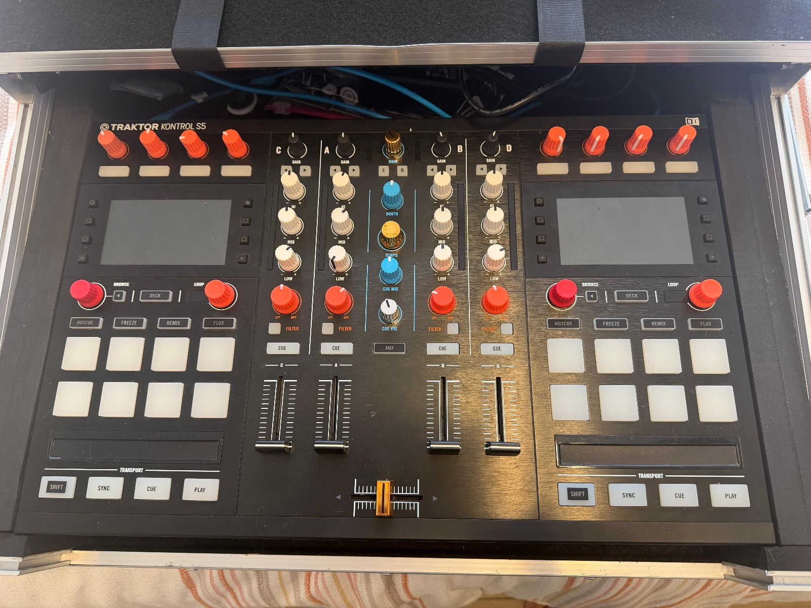Traktor Kontrol S5 DJ Controller w/Flight Case - Read Description