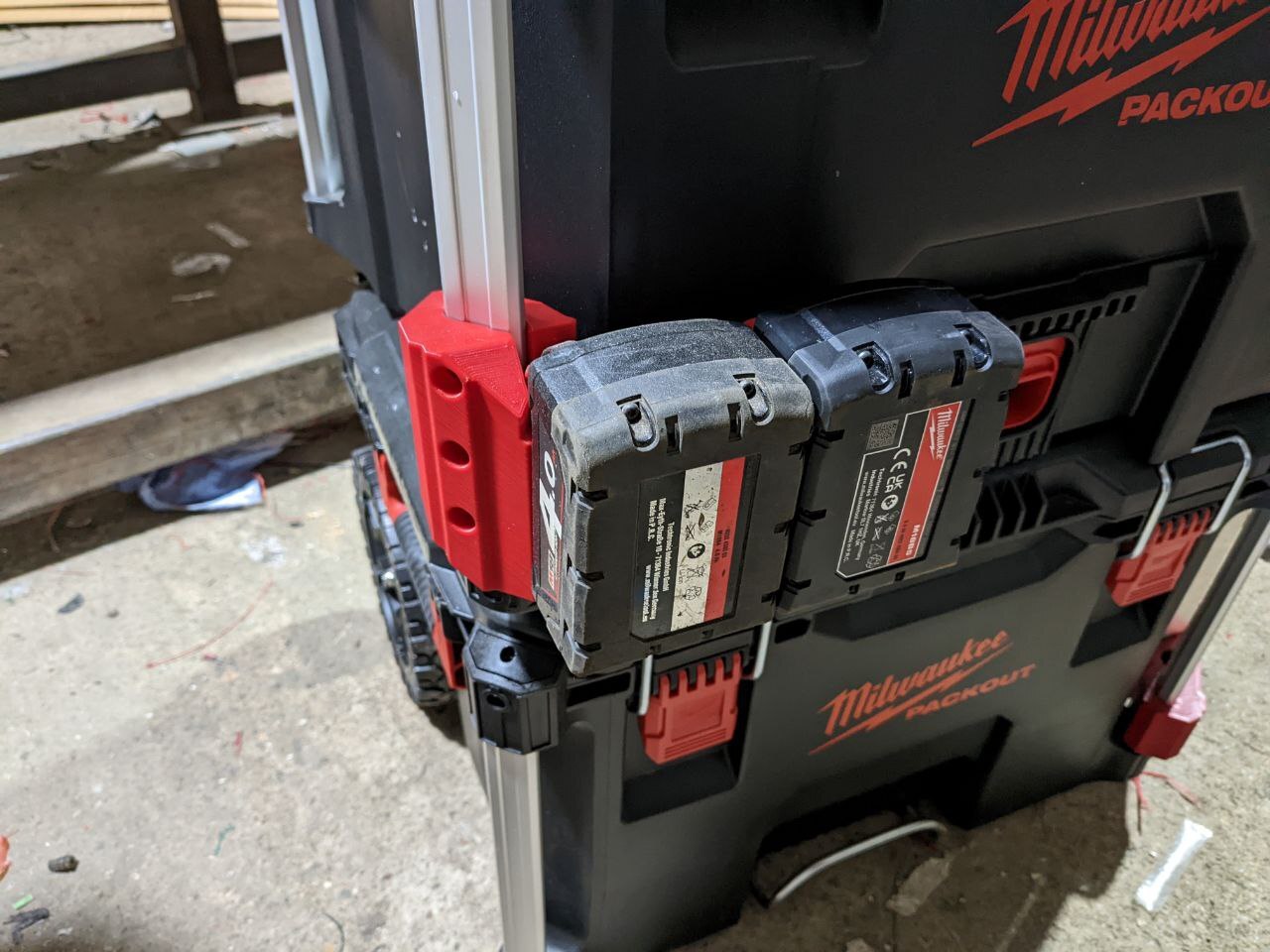 Milwaukee PACKOUT integrated battery storage M12, M18 external/internal