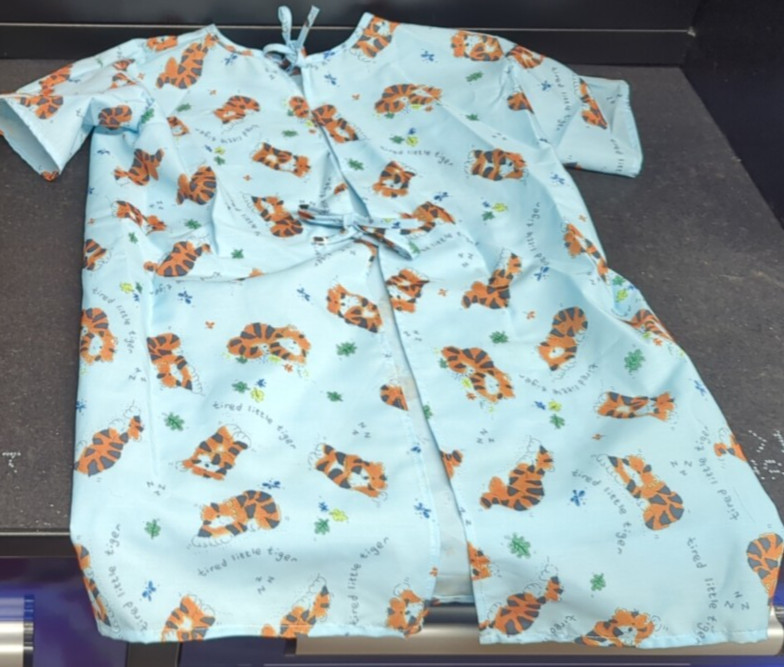 (1)  Medline Pediatric Tired Tiger Print Pediatric large Blue Gown