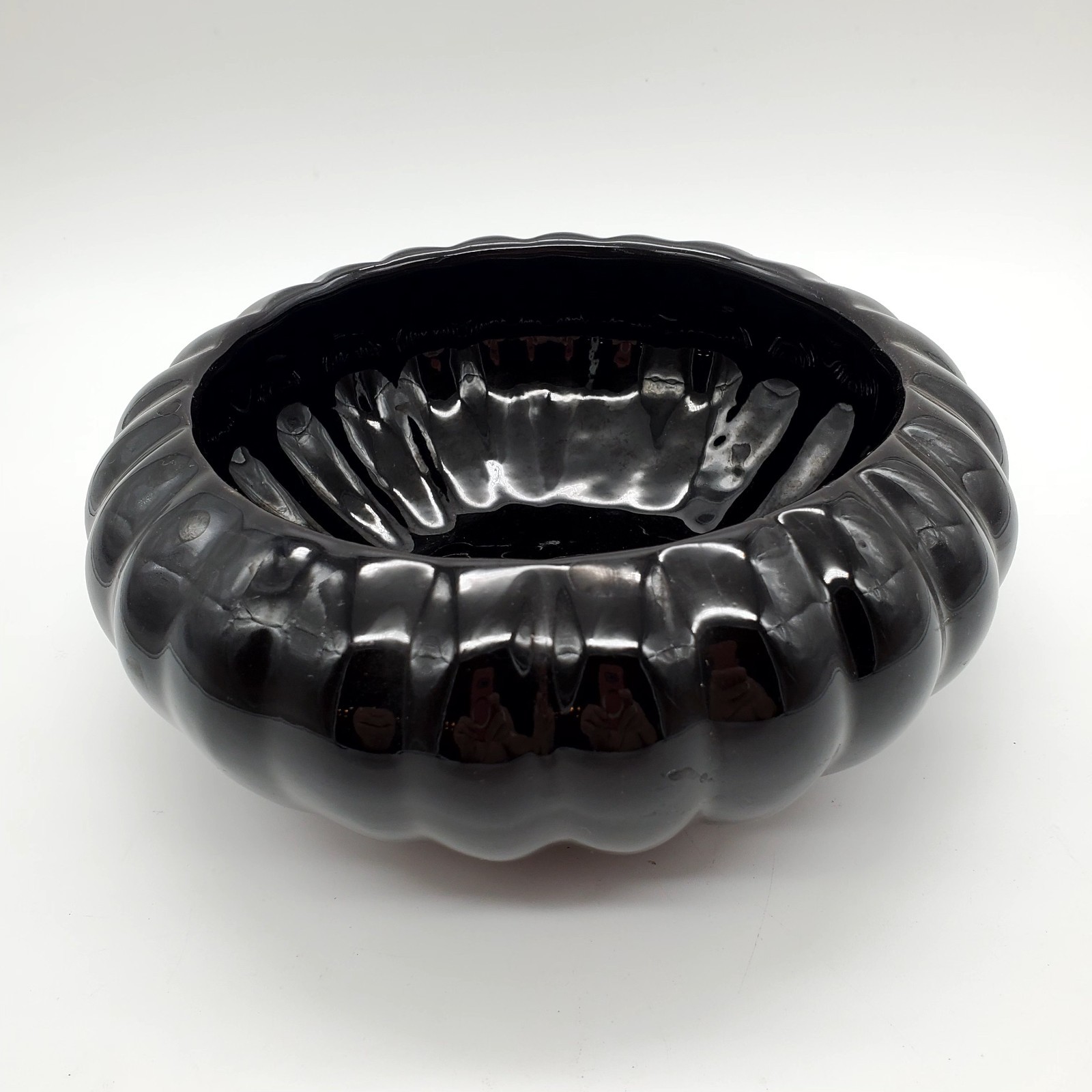PLANTER BOWL RIBBED SCALLOPED DESIGN - HAEGER ?  Black round.  Not marked