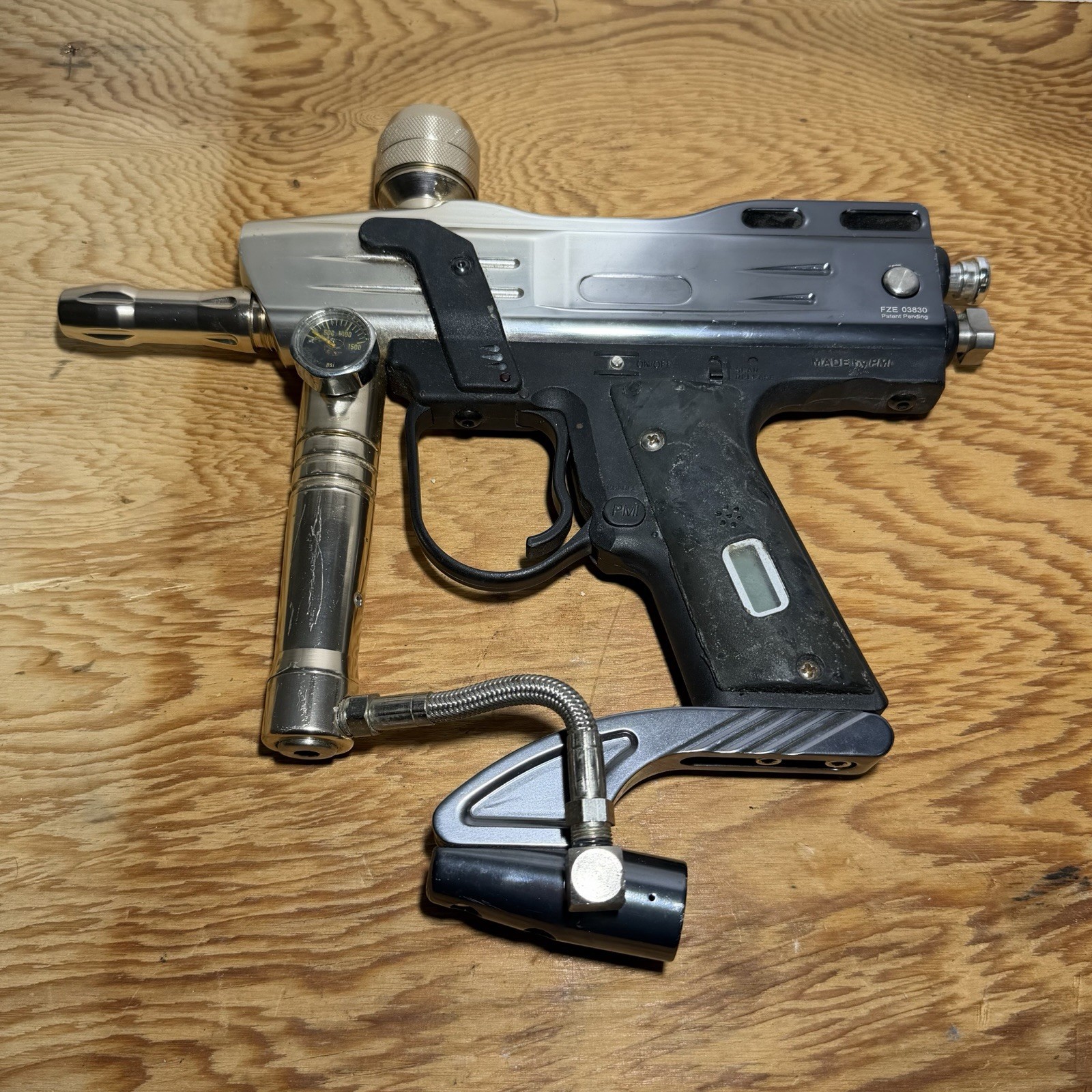 VTG PMI Piranha EVO Gold Fade Paintball Gun Marker FZE 03830 UNTESTED