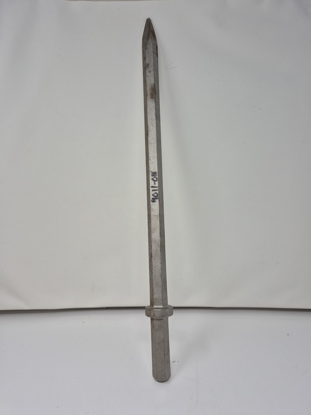 Tamco 4011-018,  Moil Point Chipper/Breaker,7/8" Hex x 3 1/4" x 18" NEW Open Box
