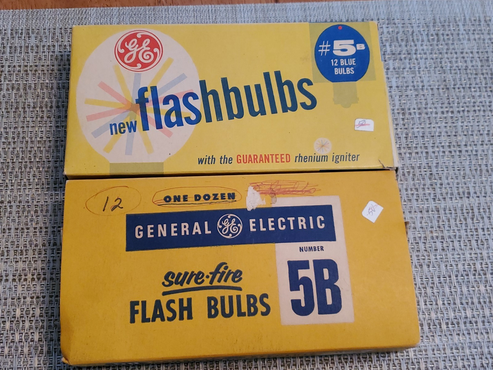 Vintage GE General Electric Flashbulbs 5B ~ Lot of 2 (22 Bulbs)