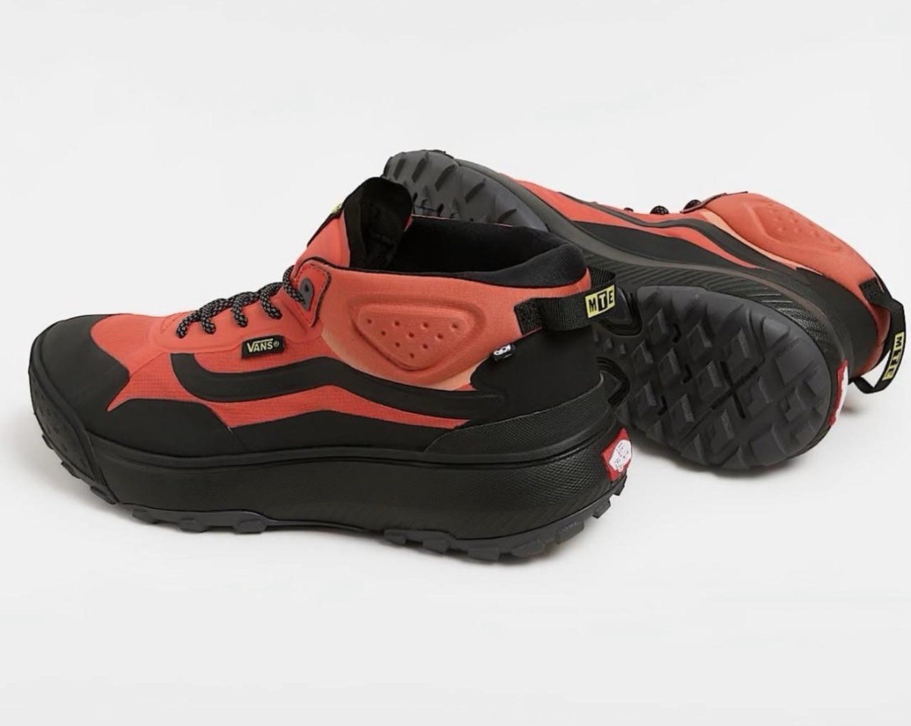 VANS MTE Crosspath Mid Women’s Size 8-8.5 Casual Shoe Orange Black Sneaker