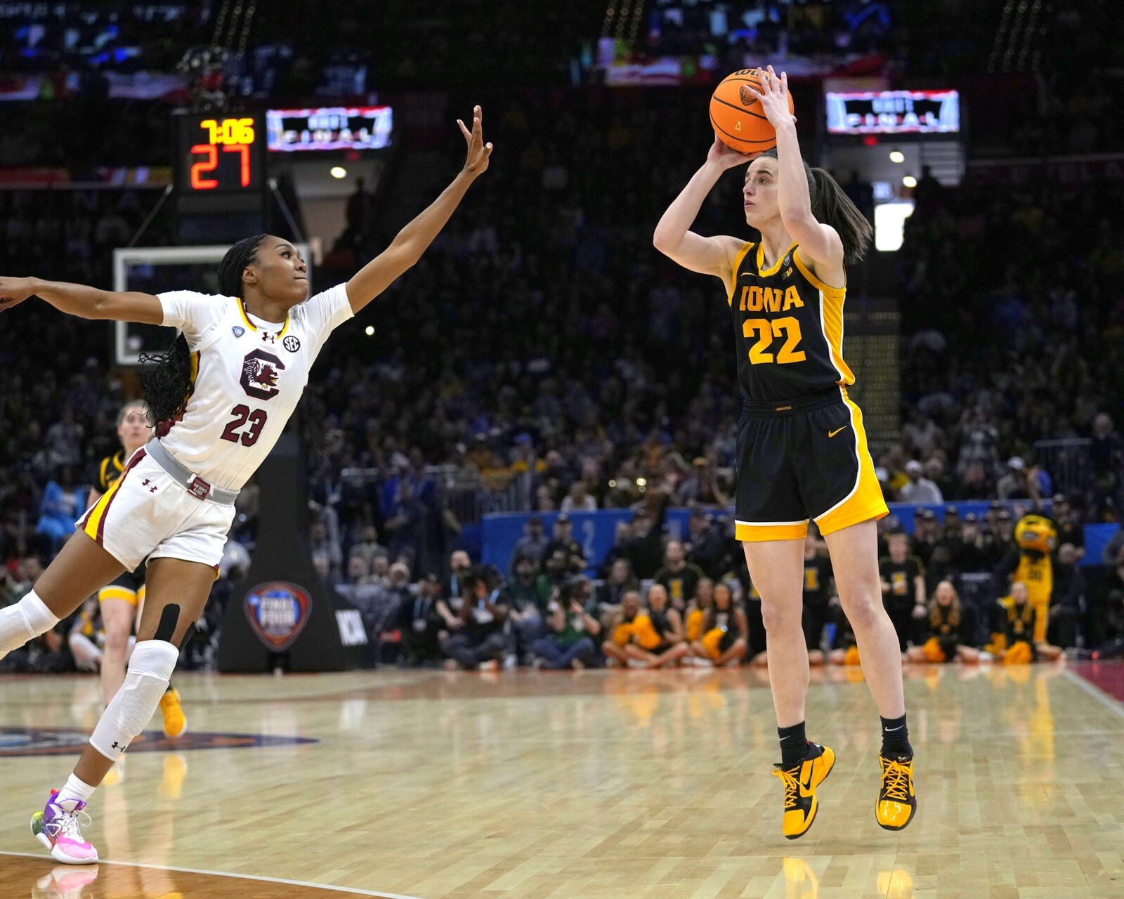 8x10 Photo CAITLIN CLARK Iowa Hawkeyes Basketball NCAA All Time Leading Scorer
