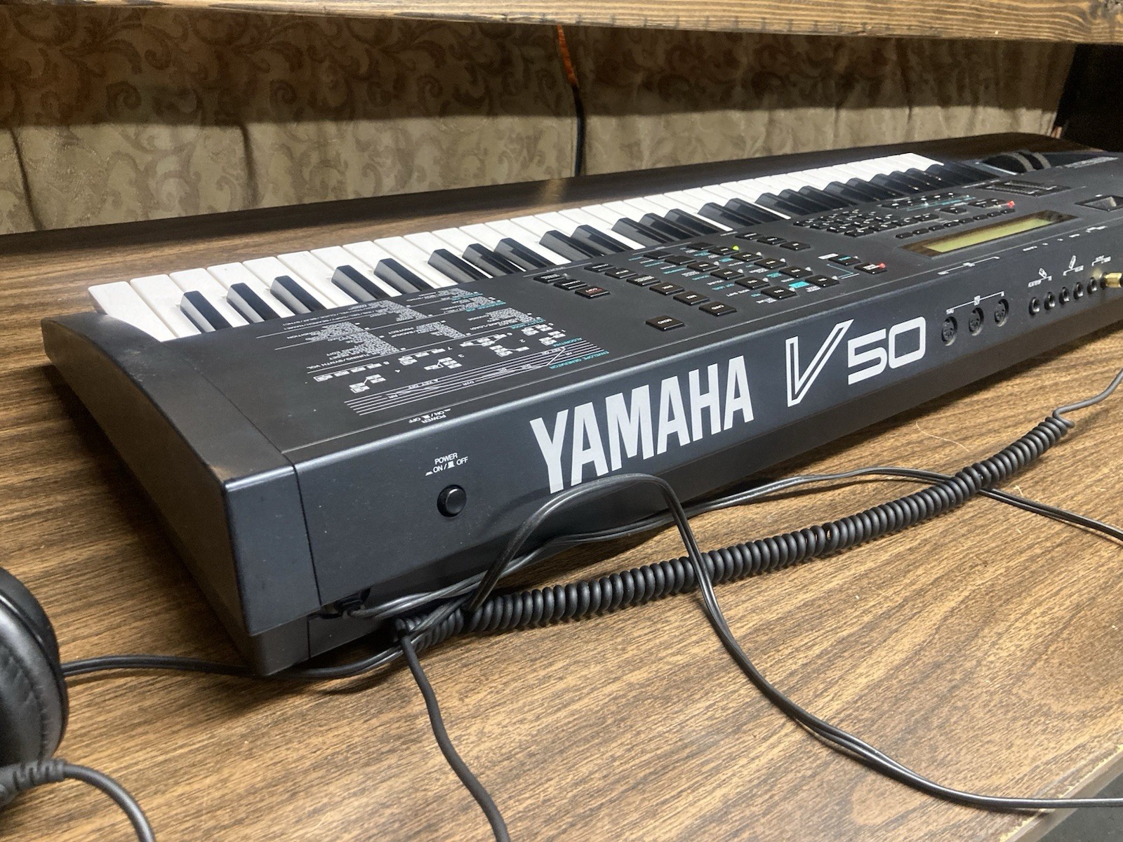 Yamaha V50 Vintage Synthesizer 61-Key Keyboard Great Working Condition Tested ✅