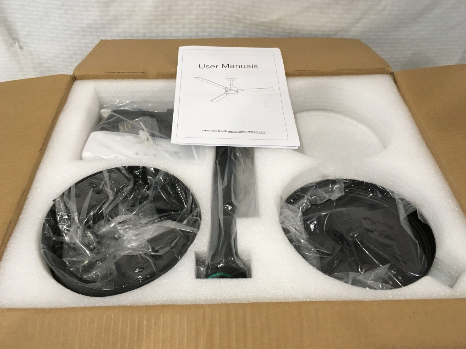 52 INCH / 3 BLADE CEILING FAN WITH REMOTE / BLACK / # Y24FSD0045-1802 / NEW
