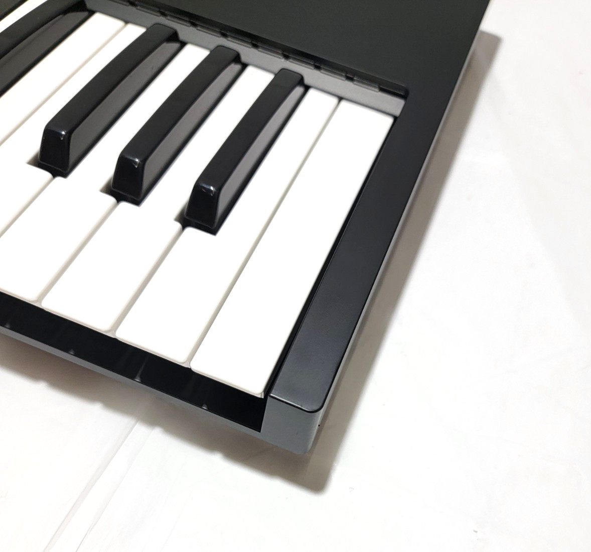 Native Instruments Kontrol S61 MK3 61-Key MIDI Keyboard Controller