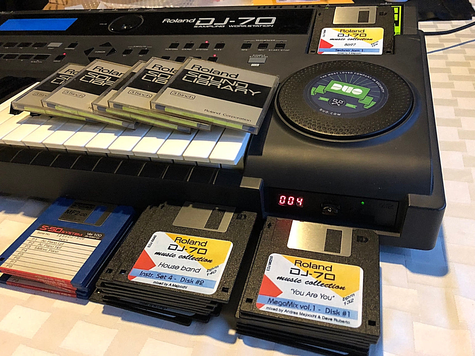 Floppy Drive Emulator OLED DISPLAY FLASHFLOPPY Firmware - ROLAND DJ-70