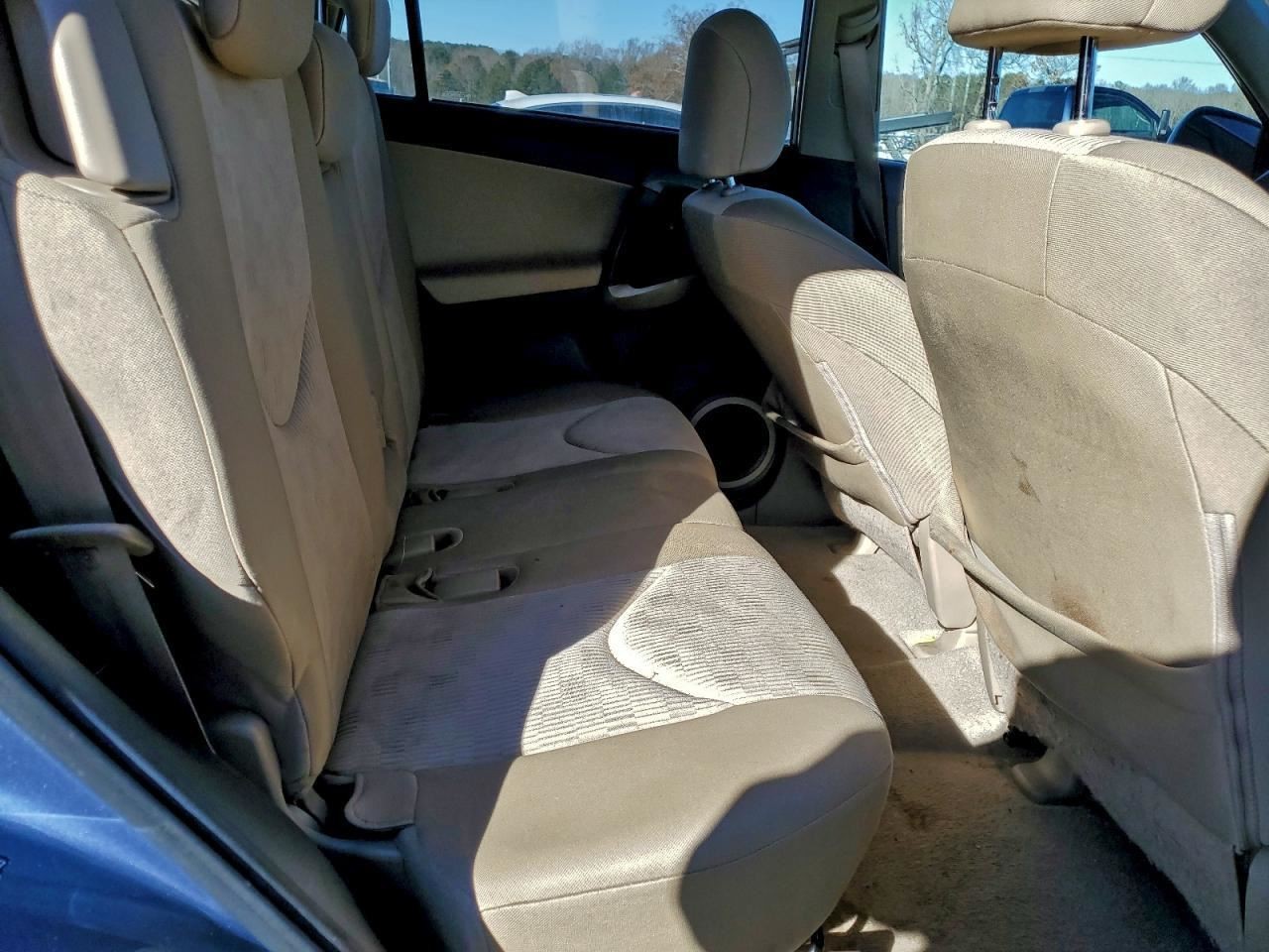 RAV 4 2011 Glove Box 5026039