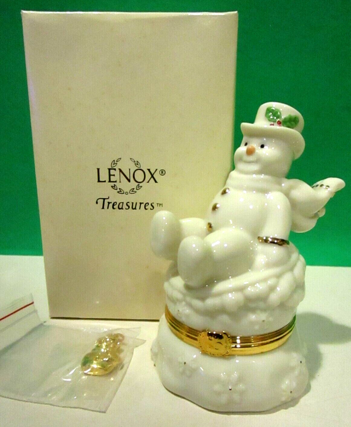 LENOX SNOWY ESCAPADES SNOWMAN TREASURE BOX (with SNOWMAN CHARM) ----- NEW in BOX
