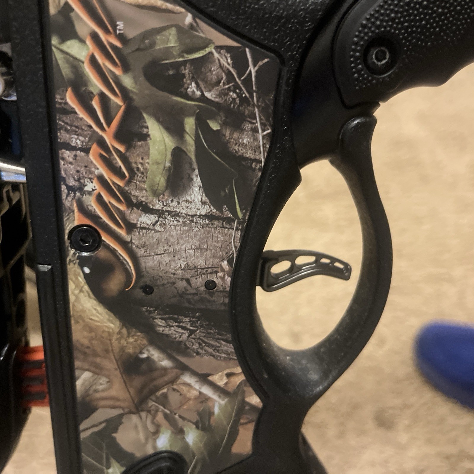 61102 Barnett Jackal Crossbow Camo with Target