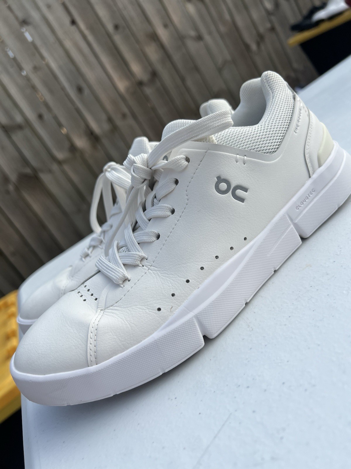 Women’s On Cloud “The Roger” Shoes Size 8.5