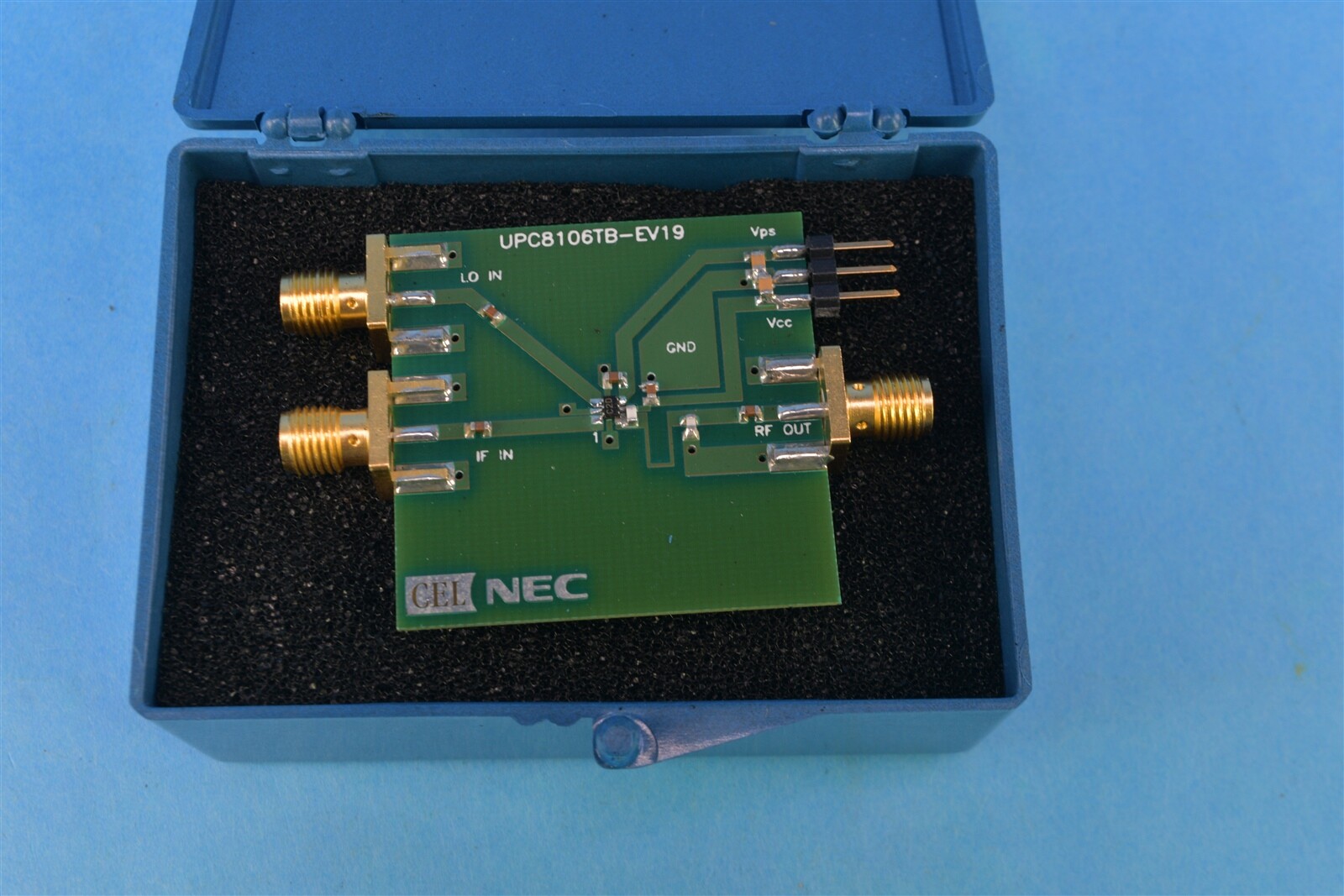 CEL Bipolar Analog Integrated Circuit IPC8106TB SIlicon RFIC Frequency Converter