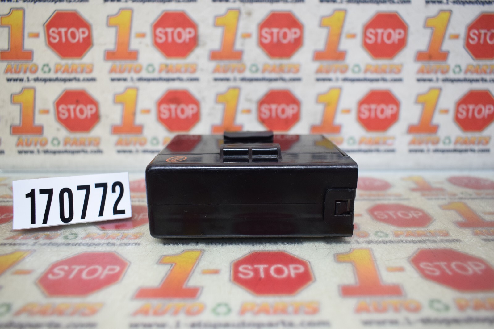 2004-2006 TOYOTA CAMRY AMPLIFIER CONTROL MODULE 88650-06100 OEM