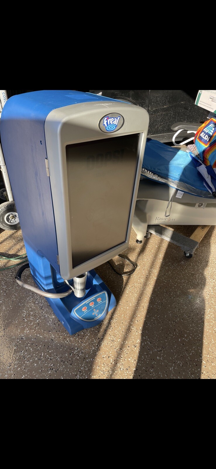 F’REAL FRLB4 Milkshake Machine Frozen FREAL Beverage Blender